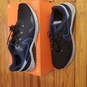 Nike men Cross train sneakers